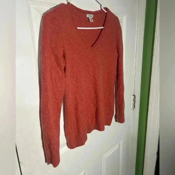 LL Bean 100% Cashmere Sweater Womens V Neck Pullover Classic Size Small. Salmon - Picture 8 of 12